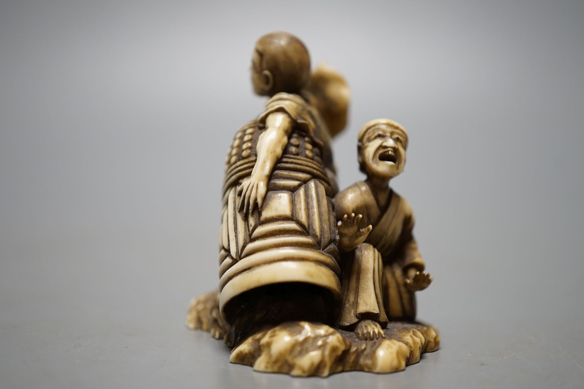 A Japanese ivory okimono, Meiji period, 7cm